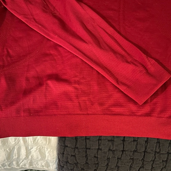 Lululemon women’s swirly tech long sleeve
EC - Picture 3 of 3